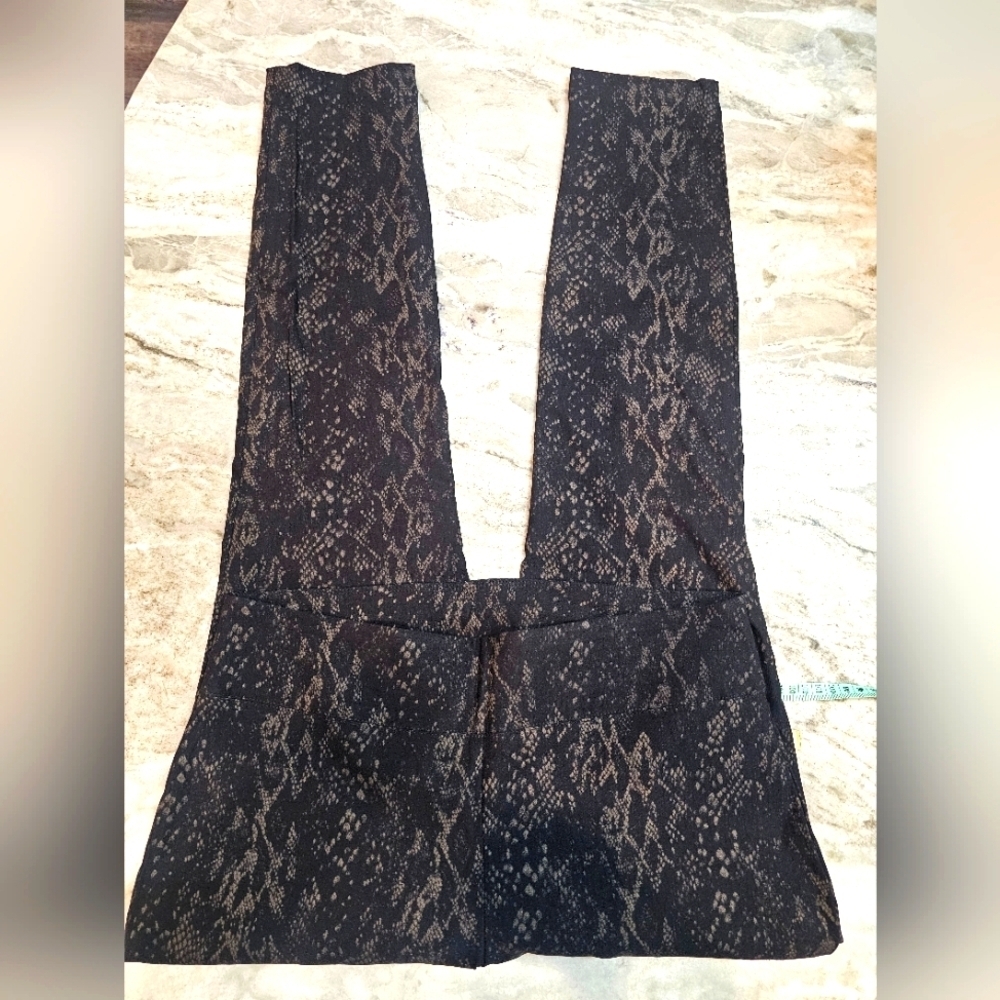 Attyre New York Women’s Size 8 Snake Print Stretch Pants Black Ankle Slim Fit